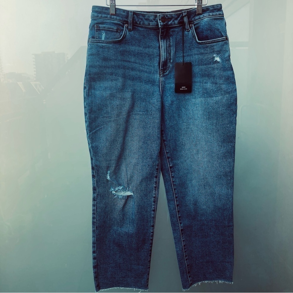 RW & CO Sz 31 High Rise Raw Hem Crop Distressed Mid Wash Jeans NEW WITH TAGS